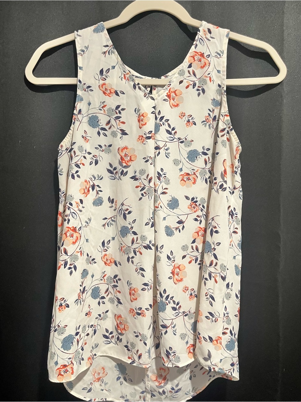 Tank Top Four Bundle Size XS - Picture 9 of 10
